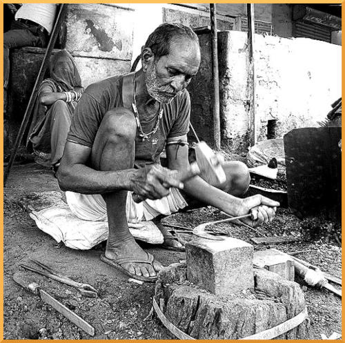 falce e martello fabbro a Puskar India